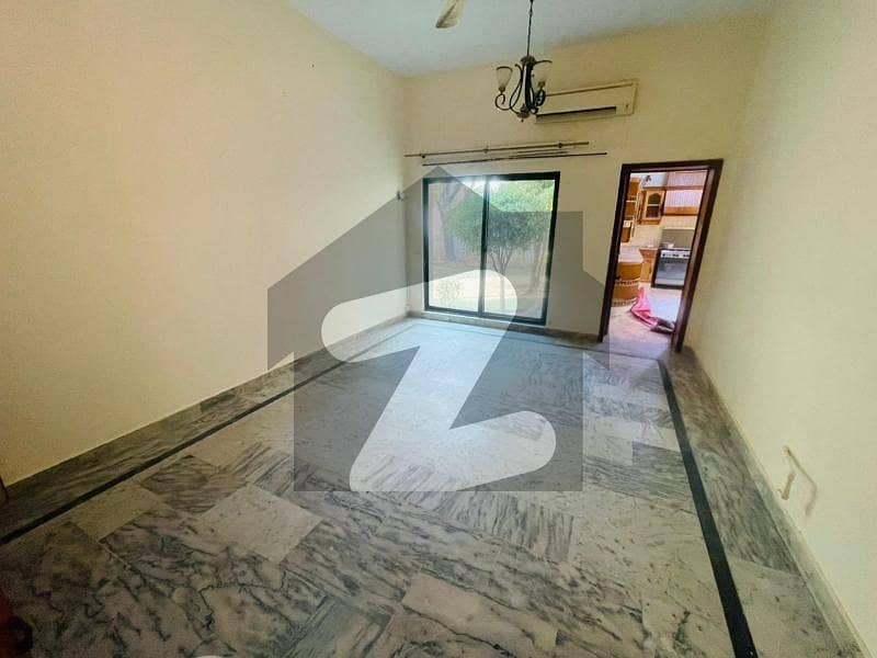 Prime Location Beautiful Front/Back Lawn House Available For Rent Prime Location Beautiful Front/Back Lawn House Available For Rent