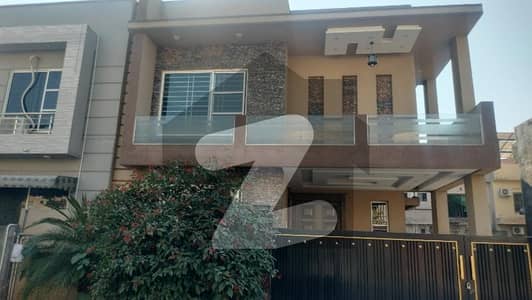 بحریہ ٹاؤن فیز 3 بحریہ ٹاؤن راولپنڈی,راولپنڈی میں 5 کمروں کا 10 مرلہ مکان 4.35 کروڑ میں برائے فروخت۔