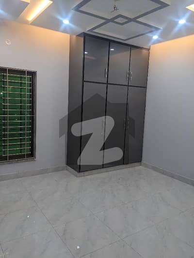 پنجاب گورنمنٹ سرونٹ ہاؤسنگ فاؤنڈیشن فیصل آباد میں 3 کمروں کا 5 مرلہ مکان 1.55 کروڑ میں برائے فروخت۔ پنجاب گورنمنٹ سرونٹ ہاؤسنگ فاؤنڈیشن فیصل آباد میں 3 کمروں کا 5 مرلہ مکان 1.55 کروڑ میں برائے فروخت۔