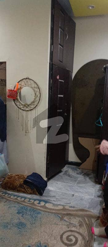 لیاقت آباد - بلاک 5 لیاقت آباد,کراچی میں 2 کمروں کا 2 مرلہ فلیٹ 35.0 لاکھ میں برائے فروخت۔