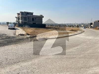 بحریہ ٹاؤن فیز 8 - بلاک اے1 بحریہ ٹاؤن فیز 8,بحریہ ٹاؤن راولپنڈی,راولپنڈی میں 17 مرلہ رہائشی پلاٹ 1.6 کروڑ میں برائے فروخت۔