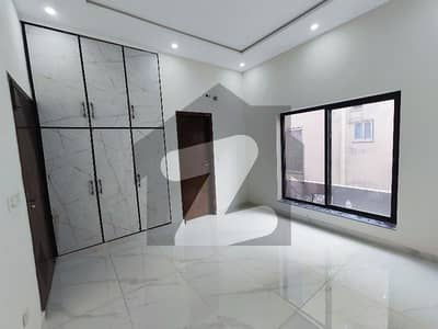 UPPER PORTION 3BEDROOM TV LOUNGE KITCHEN CAR PARKING