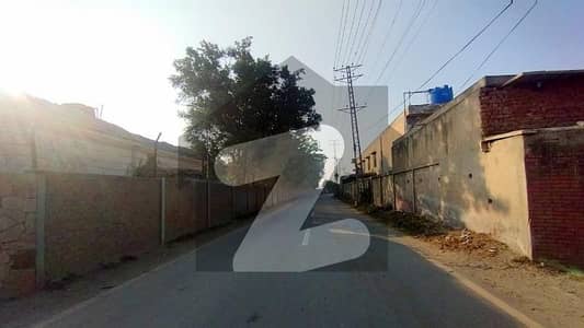 Farm House Of 51 Kanal Is Available In Contemporary Neighborhood Of Raiwind Road