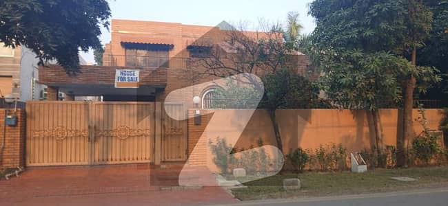 One Kanal Used Modern Design Bungalow For Sale At Prime Location Of DHA Lahore Near To Park & Commercial Market.