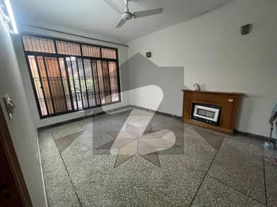 جی ۔ 10/4 جی ۔ 10,اسلام آباد میں 3 کمروں کا 8 مرلہ مکان 6.3 کروڑ میں برائے فروخت۔