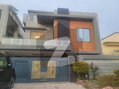 بحریہ ٹاؤن فیز 8 ۔ بلاک ایچ بحریہ ٹاؤن فیز 8,بحریہ ٹاؤن راولپنڈی,راولپنڈی میں 5 کمروں کا 10 مرلہ مکان 3.5 کروڑ میں برائے فروخت۔