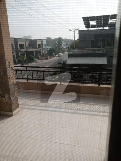 10 MARLA CORNER HOUSE FOR RENT