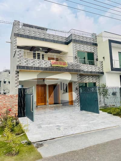 10 MARLA DOUBLE UNIT OWNER BUILD PARK FACING HOUSE AVAILABLE FOR SALE IN LDA AVENUE BLOCK D15kv Solar Installed Facing Park 40 Feet Road Near To Main Kanal Road