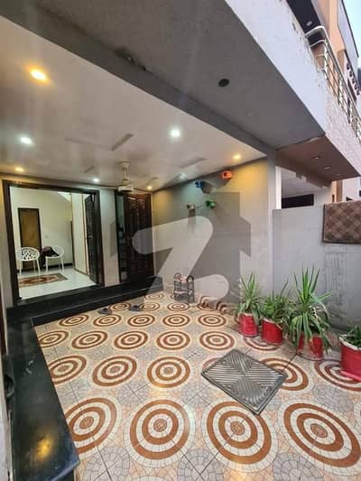 بحریہ ٹاؤن سیکٹرڈی بحریہ ٹاؤن,لاہور میں 3 کمروں کا 5 مرلہ مکان 1.8 کروڑ میں برائے فروخت۔