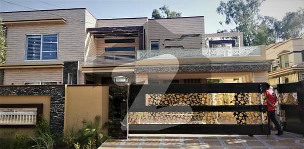 2 KANAL PRIME HOUSE 100 FEET ROAD