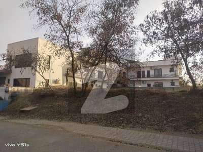 ڈی ایچ اے فیز 2 - سیکٹر ڈی ڈی ایچ اے ڈیفینس فیز 2,ڈی ایچ اے ڈیفینس,اسلام آباد میں 1 کنال رہائشی پلاٹ 3.9 کروڑ میں برائے فروخت۔