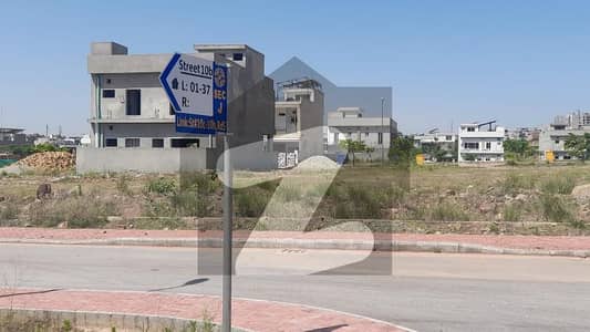 8 Marla Plot For Sale