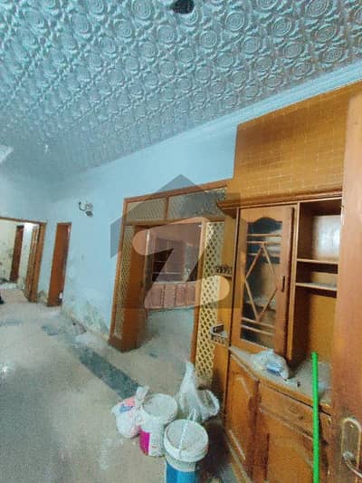 Beautiful Prime Location 10 Marla House For Rent
