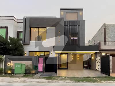 فیصل ٹاؤن - ایف ۔ 18 اسلام آباد میں 9 کمروں کا 10 مرلہ مکان 5.5 کروڑ میں برائے فروخت۔