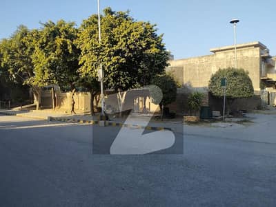 E-11/2 Corner Plot For Sale Size 40x80 Beautiful Location