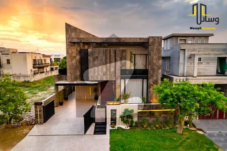 "Elegant 1 Kanal Home In Phase 7: Modern Luxury And Prime Location