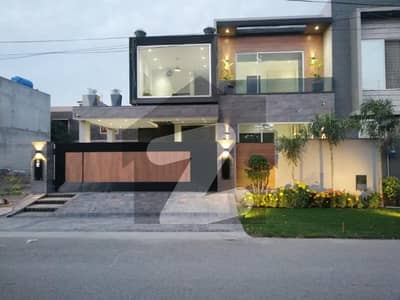 5- Marla Luxury Bungalow For Rent at Super Hot Location Near Commercial & Masjid Park