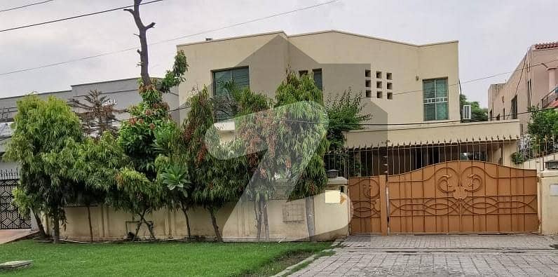 One Kanal Used Modern Design Bungalow For Sale At Prime Location Of DHA Lahore Near To Park & Commercial Market One Kanal Used Modern Design Bungalow For Sale At Prime Location Of DHA Lahore Near To Park & Commercial Market