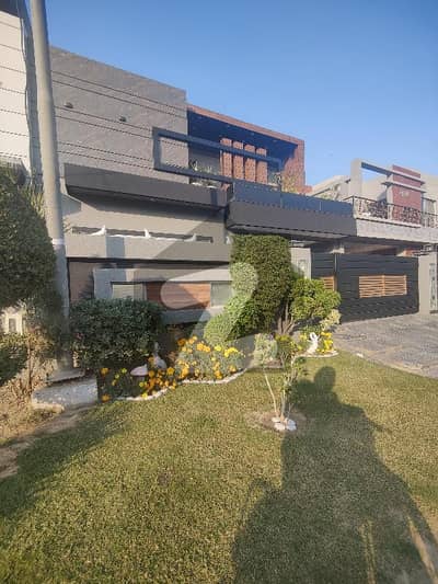 Stunning 10 Marla Corner House For Sale In DHA Phase 8 - Ideal Location With All Amenities!