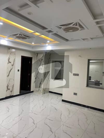 Office With 4 Bath And 2 Kitchens