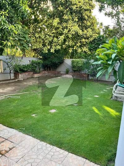 ڈی ایچ اے فیز 2 - بلاک کیو فیز 2,ڈیفنس (ڈی ایچ اے),لاہور میں 7 کمروں کا 2 کنال مکان 14.0 کروڑ میں برائے فروخت۔ ڈی ایچ اے فیز 2 - بلاک کیو فیز 2,ڈیفنس (ڈی ایچ اے),لاہور میں 7 کمروں کا 2 کنال مکان 14.0 کروڑ میں برائے فروخت۔