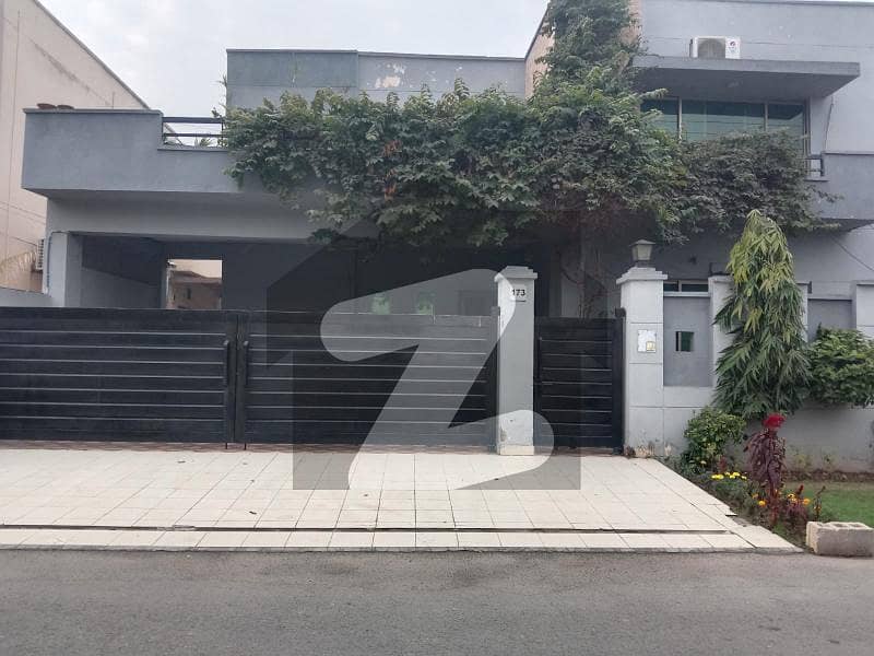 This Is A Three Bed Room Apartment With All Amenities. This Is A Three Bed Room Apartment With All Amenities.