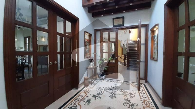 1000 Yards Bungalow For Sale With Basement