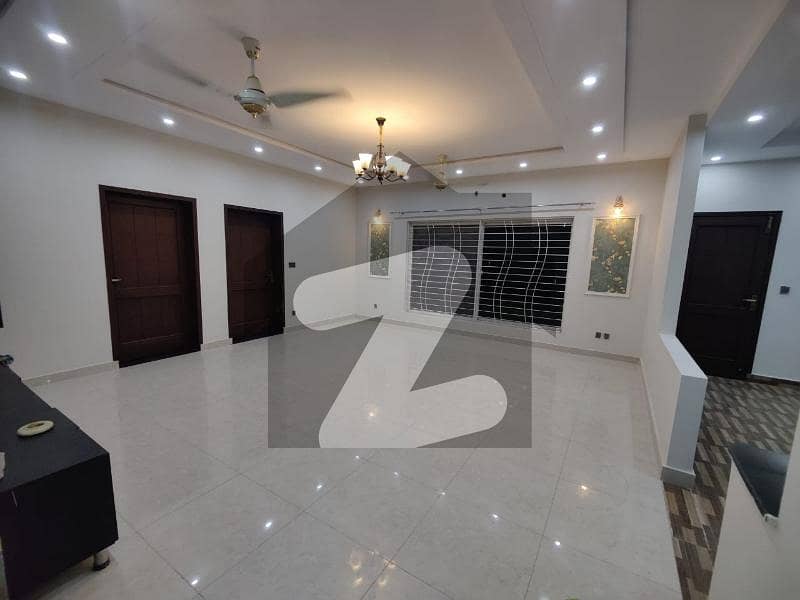 UPPER PORTION 3 BEDROOM TV LOUNGE PARKING UPPER PORTION 3 BEDROOM TV LOUNGE PARKING