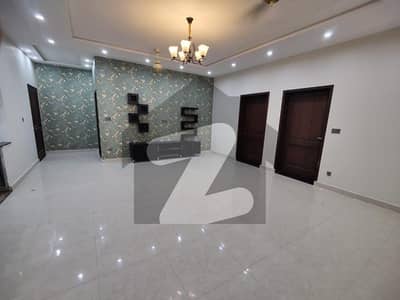 UPPER PORTION 2BEDROOM TV LOUNGE PARKING