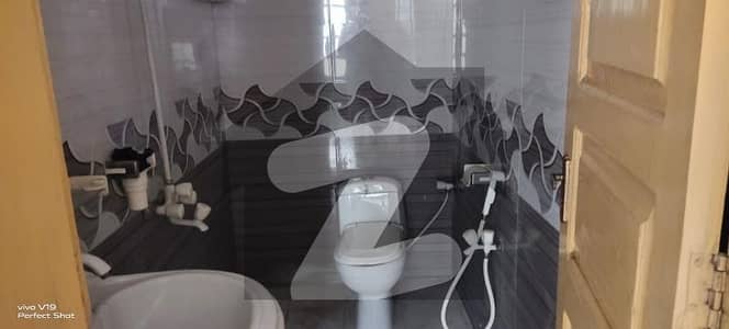 شامی روڈ پشاور میں 4 کمروں کا 1 کنال مکان 1.4 لاکھ میں کرایہ پر دستیاب ہے۔