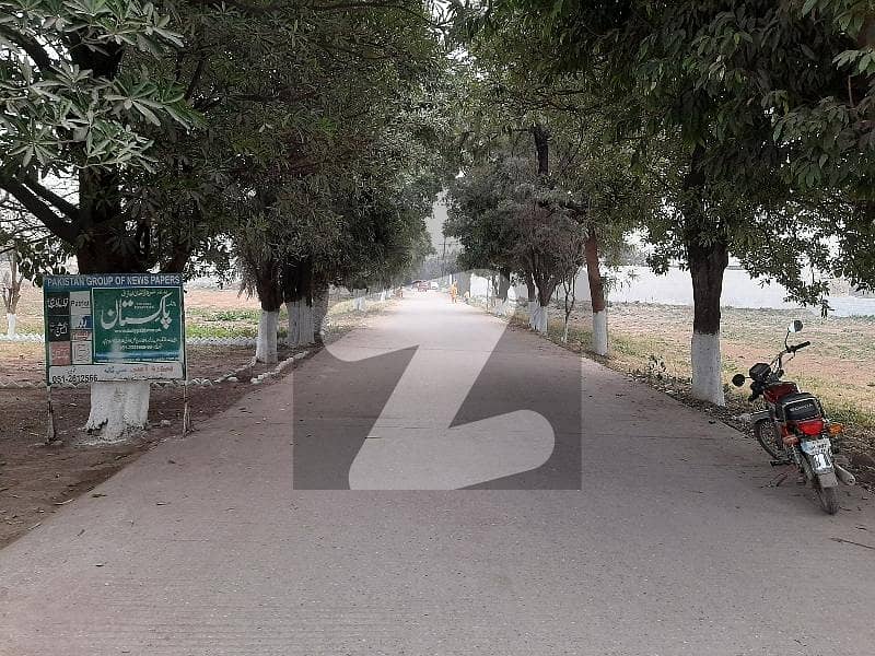 8 Marla Plot Available for sale in Pakistan Colony, Banigala 8 Marla Plot Available for sale in Pakistan Colony, Banigala