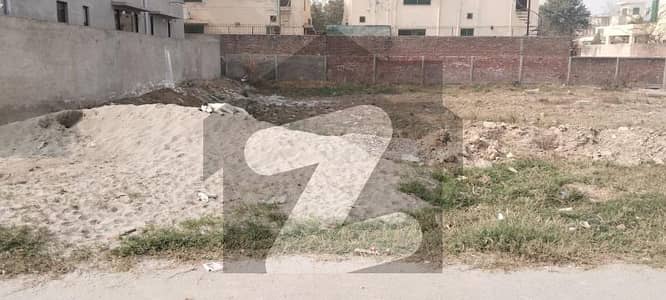 1 Kanal Plot No. 284 Block L at Ideal Location for Sale in Ex Air Avenue Phase 8