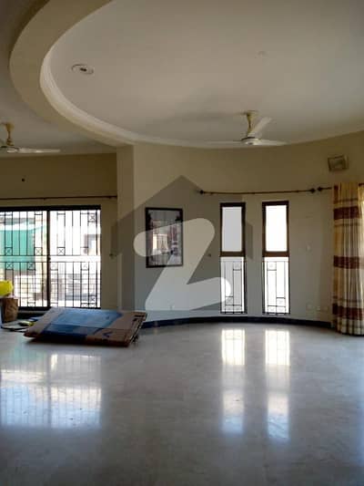 F11 UPPER PORTION 3BEDS MARBLED FLOOR SEPARATE GATE REASONABLE RENT