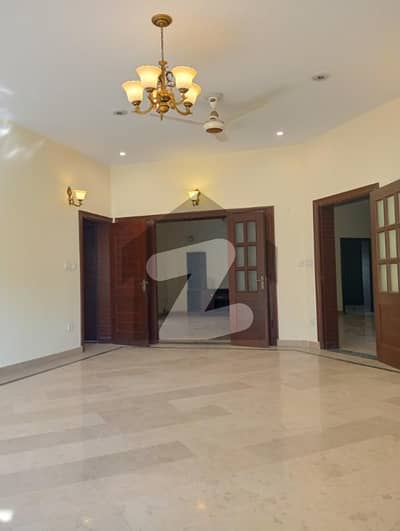 E 11 Kanal Upper Portion With Separate Gate 3-Bedrooms DD Tv Lounge Kitchen Store Servant
