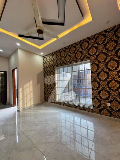 A Well Designed Prime Location House Is Up For sale In An Ideal Location In Lahore