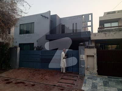 1 KANAL MOST BEAUTIFUL & OWNER BUILD HOUSE FOR RENT IN GOOD LOCATION