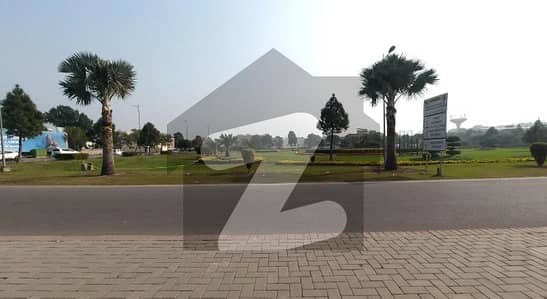 Investors Should Sale This Commercial Plot Located Ideally In DHA Defence