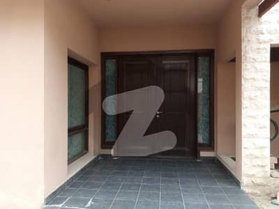 1000 YARD BUNGALOW AVAILABLE ON RENT