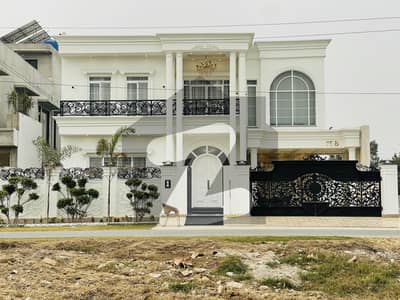 B Block 1 Kanal Luxurious White House For Sale