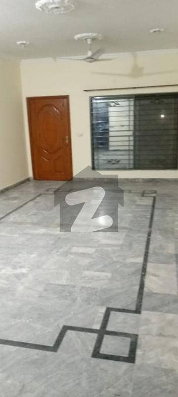 پی آئی اے ہاؤسنگ سکیم لاہور میں 6 کمروں کا 1 کنال مکان 1.8 لاکھ میں کرایہ پر دستیاب ہے۔