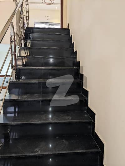 ٹیک ٹاؤن (ٹی این ٹی کالونی) ستیانہ روڈ,فیصل آباد میں 5 کمروں کا 10 مرلہ مکان 95.0 ہزار میں کرایہ پر دستیاب ہے۔