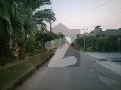 فارمانئیٹس ہاؤسنگ سکیم لاہور میں 3 مرلہ رہائشی پلاٹ 30.0 لاکھ میں برائے فروخت۔