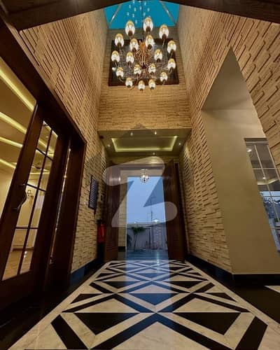 Exclusive 1200 Sq Yard House | 8 Beds | High-End Construction