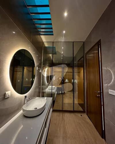 Exclusive 1200 Sq Yard House | 8 Beds | High-End Construction