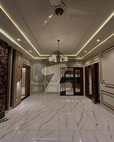 Exclusive 1200 Sq Yard House | 8 Beds | High-End Construction
