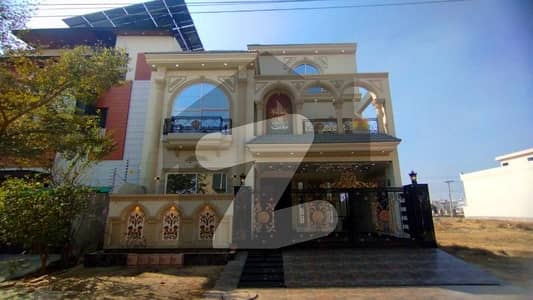 ایل ڈی اے ایوینیو ۔ بلاک جے ایل ڈی اے ایوینیو,لاہور میں 6 کمروں کا 10 مرلہ مکان 3.55 کروڑ میں برائے فروخت۔