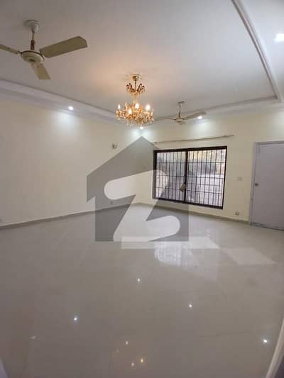 ایف ۔ 10 اسلام آباد میں 7 کمروں کا 1 کنال مکان 6.0 لاکھ میں کرایہ پر دستیاب ہے۔