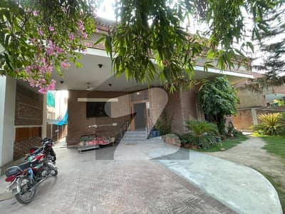 One Kanal Used Modern Design Bungalow For Sale At Prime Location Of DHA Lahore Near To Park & Commercial Market