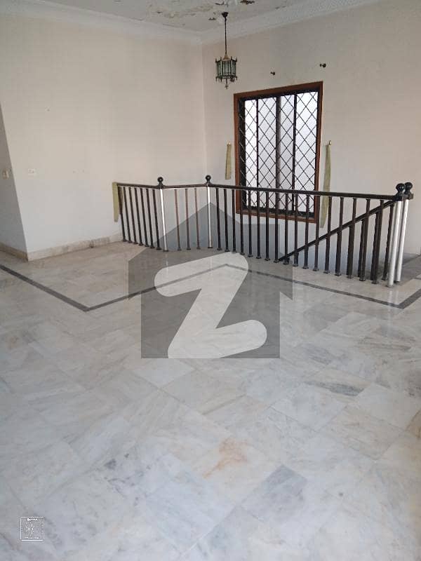 300 Yards Bungalow For Sale Phase 4