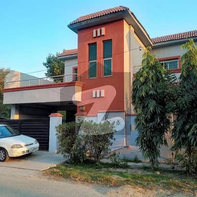 10 MARLA 4 BEDROOM CORNER HOUSE AVAILABLE FOR SALE